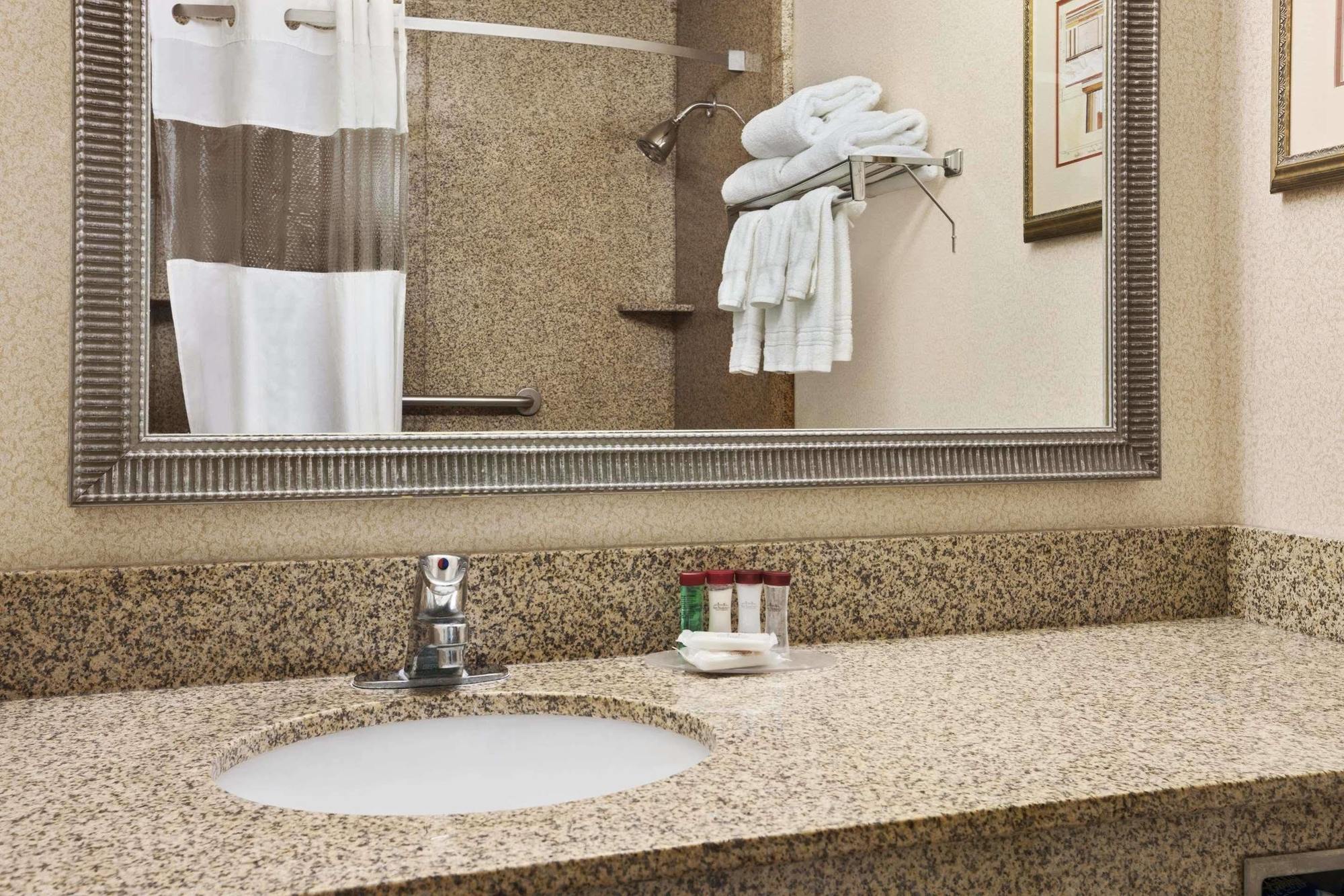 Econo Hotel